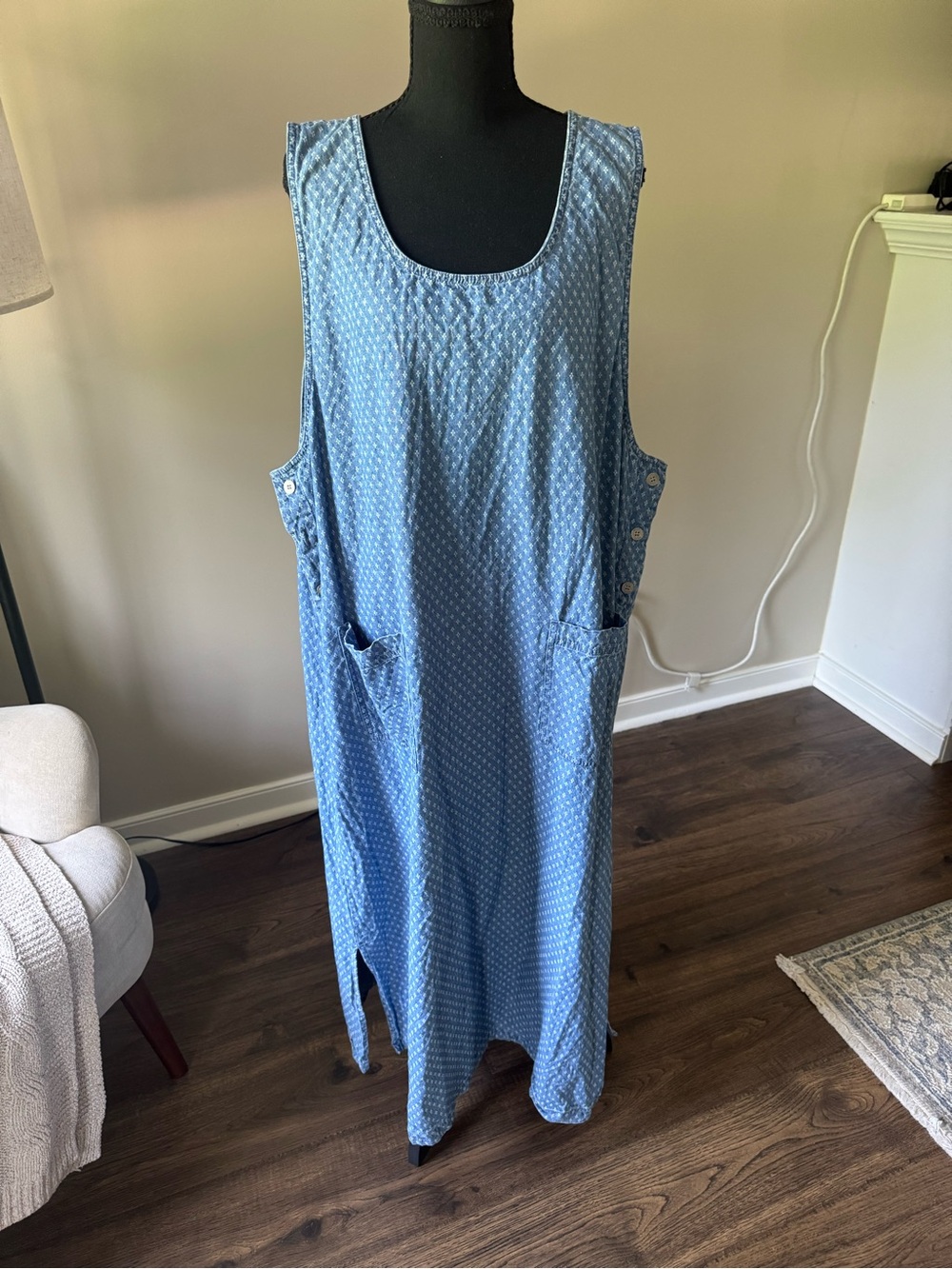 Relaxed Light Blue Sleeveless Maxi Dress with Pockets